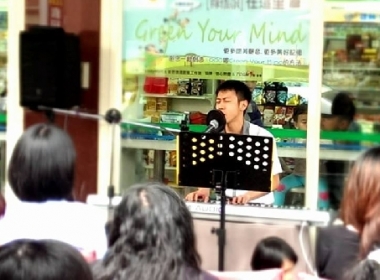 The gospel concert that takes place on the streets and in the alleyways.
